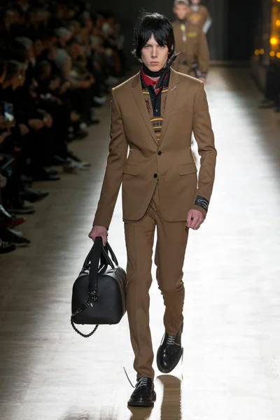 Look 29